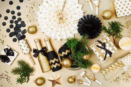 Feestelijk de tafel dekken voor Oud en Nieuw